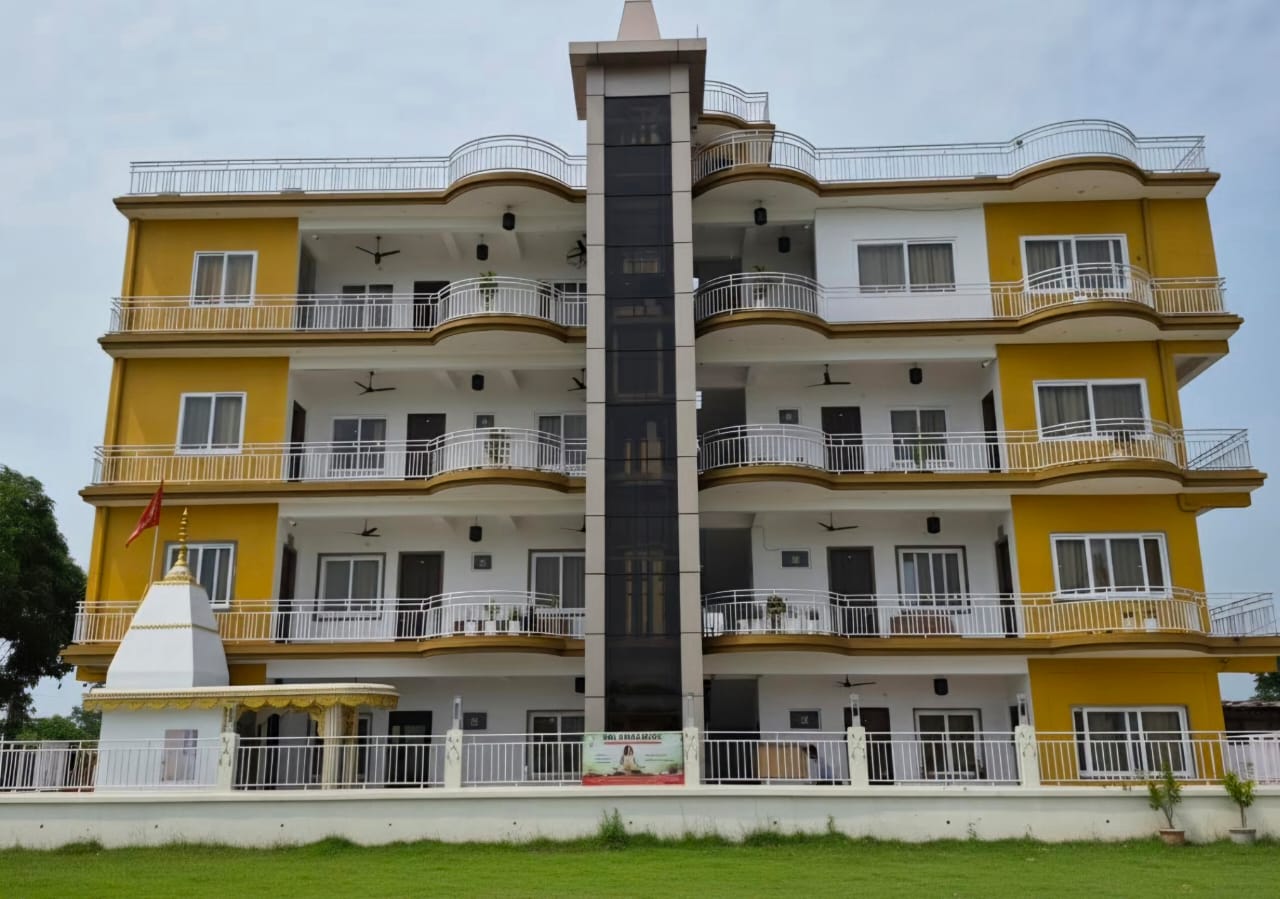 Serene yoga retreat center in Rishikesh Himalayas